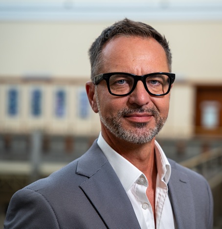 dr hab. Mikołaj Pindelski, prof.SGH