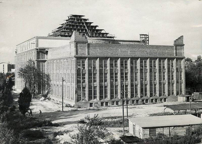 Budowa Gmachu Głównego przy al. Niepodległości, 1954 rok