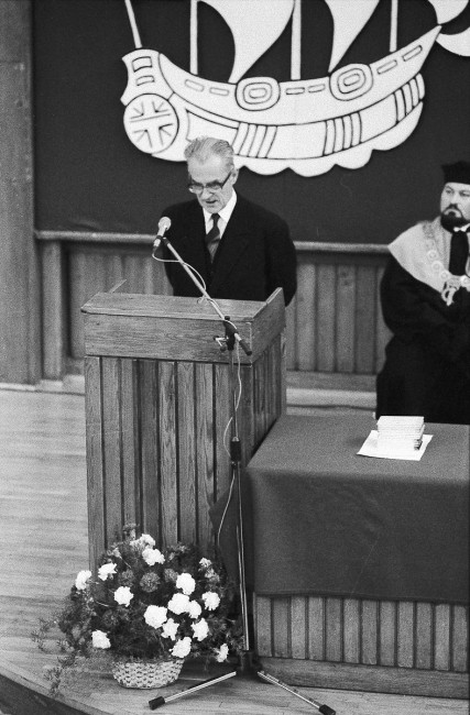 Inauguracja roku akademickiego 1985/1986  Wykład inauguracyjny wygłasza prof.  Witold Sierpiński