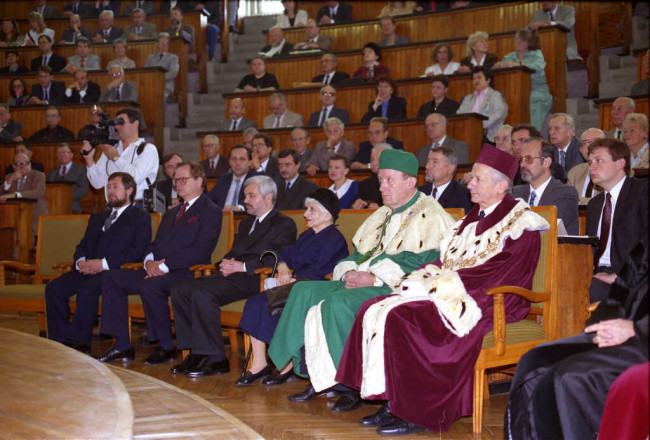Inauguracja roku akademickiego 1991/1992. Goście i społeczność akademicka. Wśród gości Jan Krzysztof Bielecki – prezes Rady Ministrów