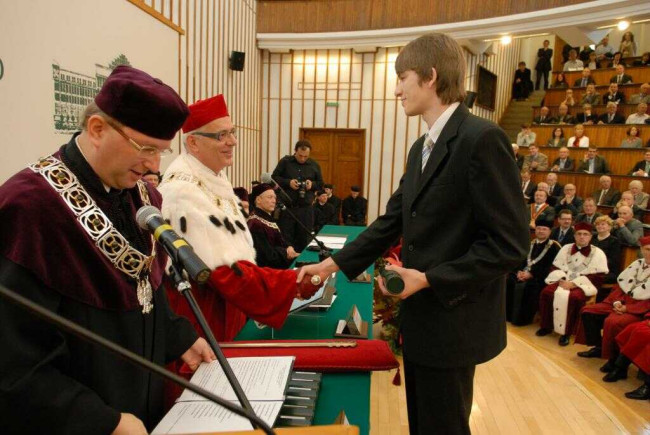 Inauguracja roku akademickiego 2012/2013. Immatrykulacja. Immatrykulację prowadzi prof. Piotr Ostaszewicz – prorektor