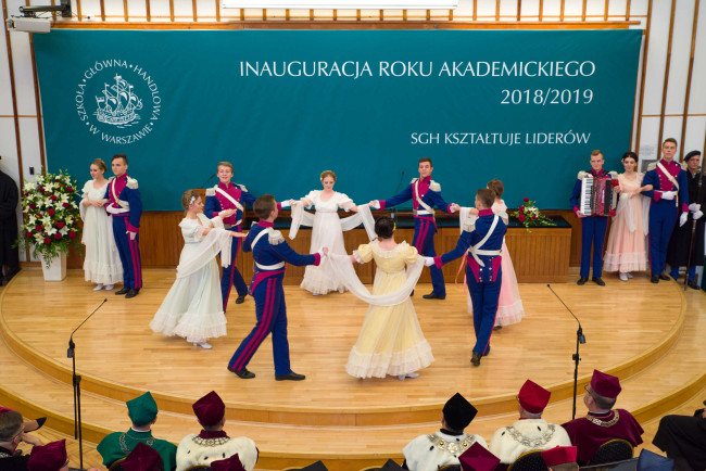 Inauguracja roku akademickiego 2018/2019.​ Zespół Pieśni i Tańca SGH​​