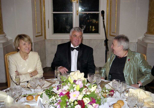 Uroczysta kolacja na Zamku Królewskim. Na zdjęciu: prof. Danuta Hübner, prof. Adam Budnikowski, prof. Janina Jóźwiak