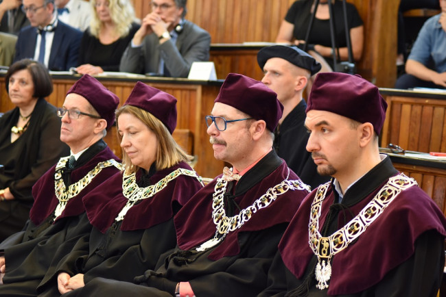 Uroczystość nadania tytułu doktora honoris causa SGH Profesorowi​ Fransowi Willekensowi. Na zdjęciu: prof. Krzysztof Kozłowski prorektor ds. dydaktyki i studentów​, prof. Piotr Wachowiak prorektor ds. nauki i zarządzania, prof. Hanna Godlewska-Majkowska prorektor ds. współpracy z otoczeniem​, prof. Jacek Prokop prorektor ds. współpracy z zagranicą​  