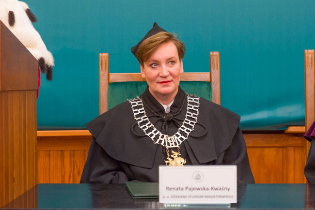 Uroczystość ukończenia studiów – 1 grudnia 2018. Dr Renata Pajewska-Kwaśny – p.o. dziekana Studium Magisterskiego