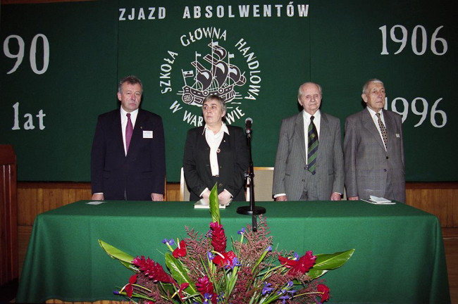 Zjazd Absolwentów, 23 listopada 1996 roku. Na zdjęciu: prof. Bogdan Grzeloński, rektor prof. Janina Jóźwiak, prof. Jan Drewnowski – doktor honoris causa SGH, Jerzy Kozłowski – przewodniczący Stowarzyszenia Wychowanków SGH