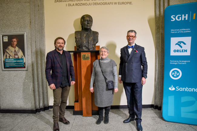 Ceremonial unveiling of the bust of the 2026 Patron, Professor Janina