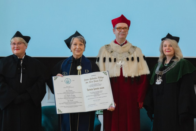 Dr Irena Szołomicka-Orfinger odebrała dyplom doktor honoris causa SGH