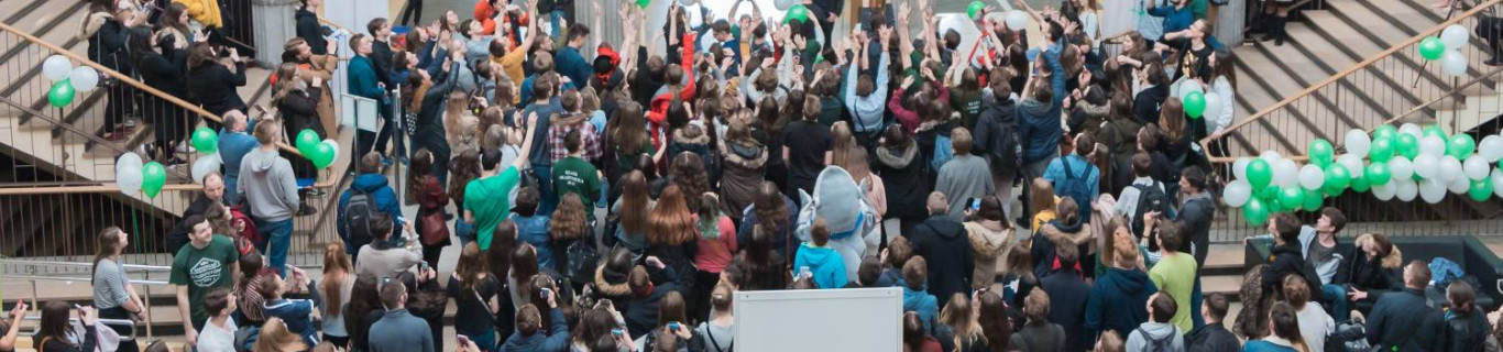 Aula Spadochronowa SGH wypełniona kandydatami na studia