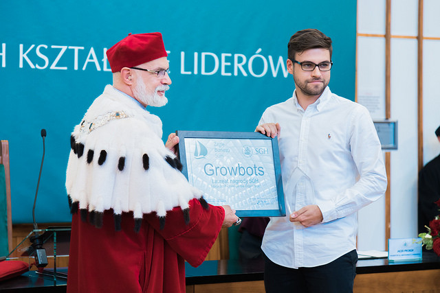 Grzegorz Pietruszyński – Growbots Sp. z o.o., odbierający nagrodę podczas inauguracji roku akademickieg​o 2018/2019