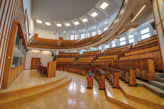 Aula Główna, Budynek Główny