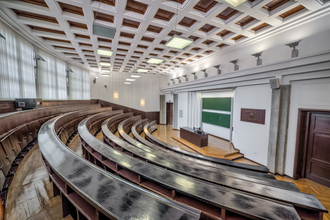 Aula V, Budynek Główny