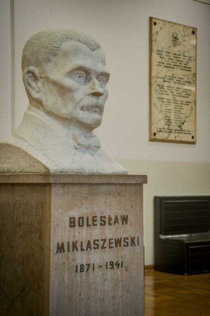 Popiersie prof. Bolesława Miklaszewskiego