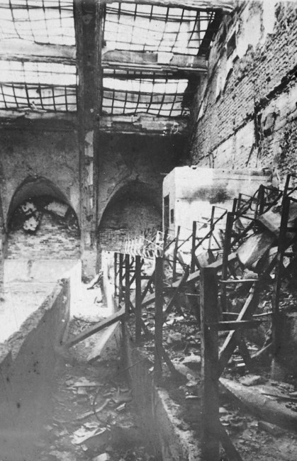 Pawilon Zakładów Doświadczalnych (Budynek A), Aula A spalona w listopadzie 1944 roku po powstaniu warszawskim