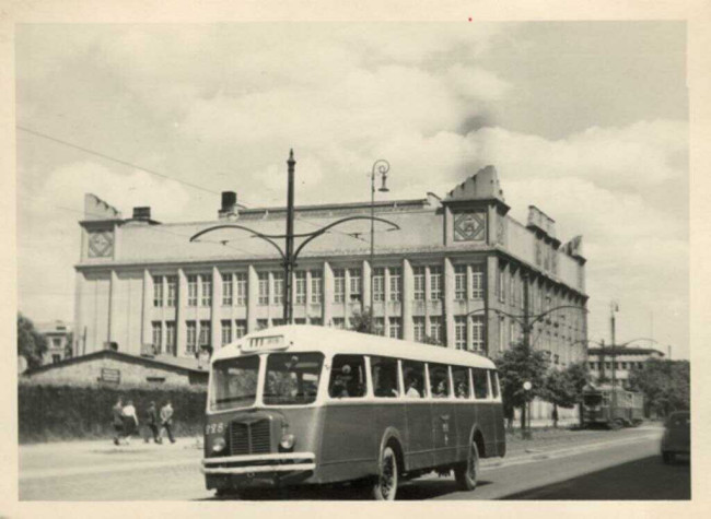 Budynek A, lata międzywojenne XX wieku