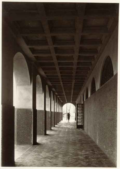 Budynek Biblioteki, podcienia i wejście główne, lata 1930-1933     