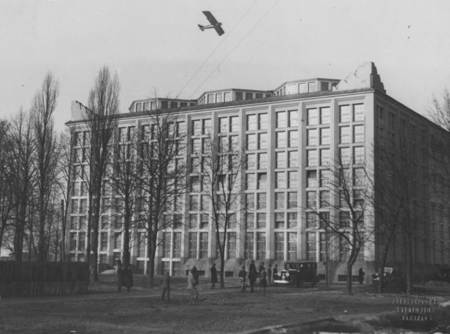 Biblioteka Wyższej Szkoły Handlowej  w Warszawie, około 1930 roku. Źródło: NAC