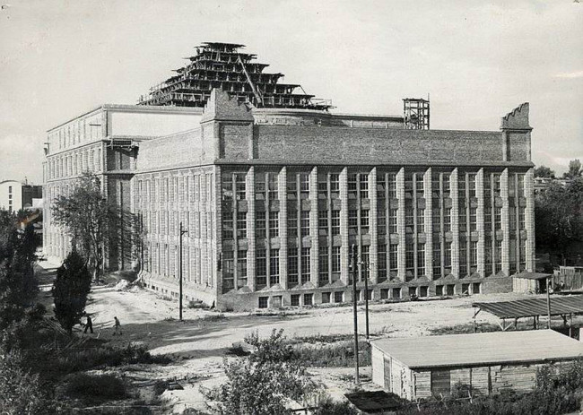 Budowa Gmachu Głównego przy al. Niepodległości, 1954 rok