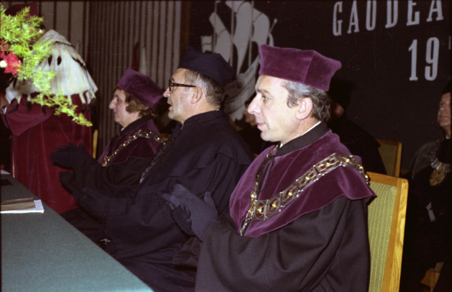 Inauguracja roku akademickiego 1979/1980  Od lewej profesorowie: Barbara Prandecka – prorektor, Henryk Chołaj – członek korespondent PAN, Wojciech Wrzosek – prorektor