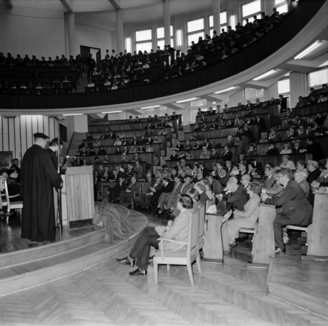 Inauguracja roku akademickiego 1983/1984  Goście i społeczność akademicka