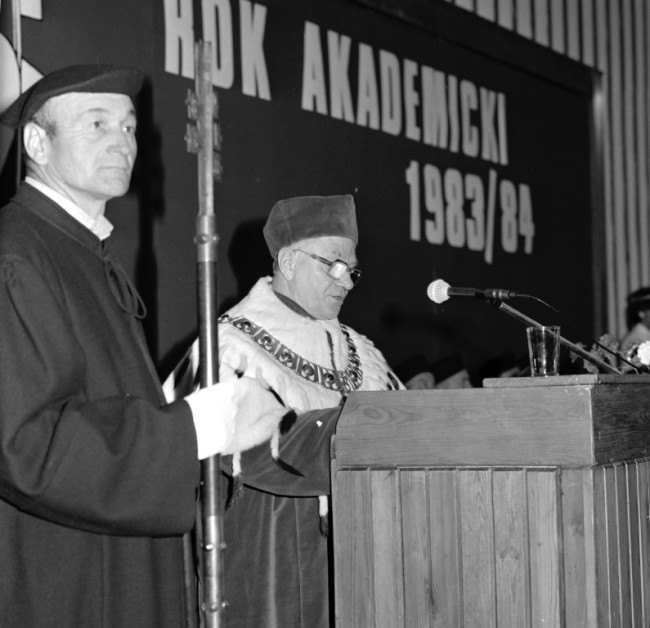 Inauguracja roku akademickiego 1983/1984  Przemawia JM Rektor prof. Zygmunt Bosiakowski