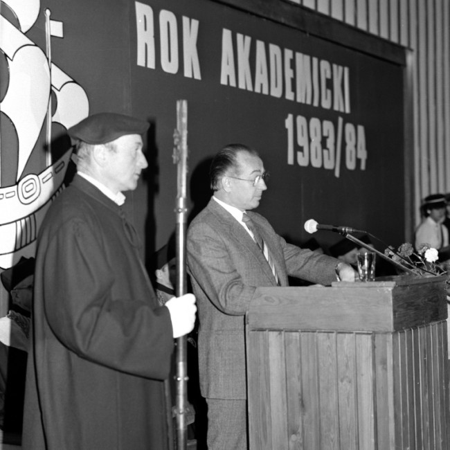 Inauguracja roku akademickiego 1983/1984  Wykład inauguracyjny wygłasza prof. Marian Strużycki