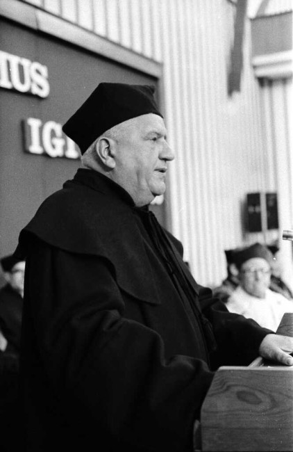 Inauguracja roku akademickiego 1985/1986  Wykład inauguracyjny wygłasza prof. Jerzy Lisikiewicz