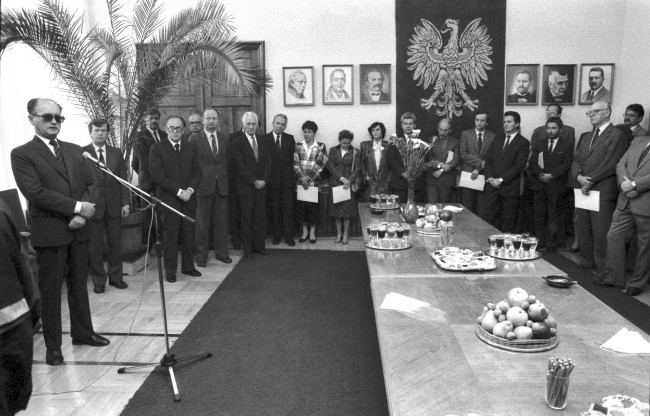 Inauguracja roku akademickiego 1986/1987  Spotkanie w Sali Senatu. Przy mikrofonie przewodniczący Rady Państwa Wojciech Jaruzelski