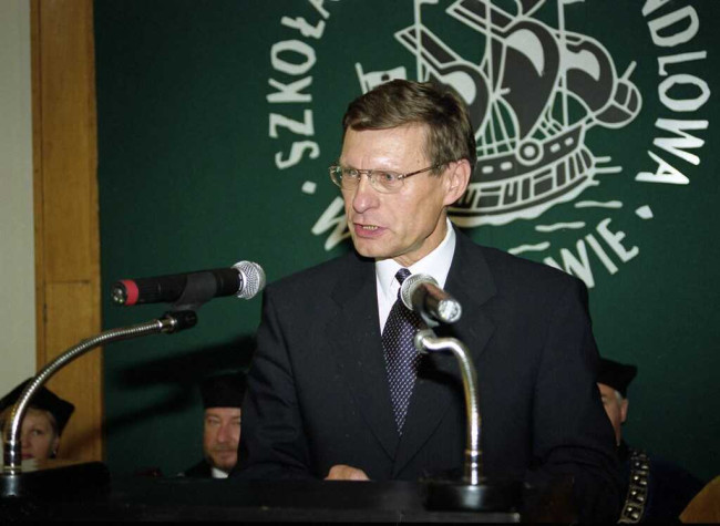 Inauguracja roku akademickiego 2001/2002.  Prof. Leszek Balcerowicz​ wygłasza wykład inauguracyjny