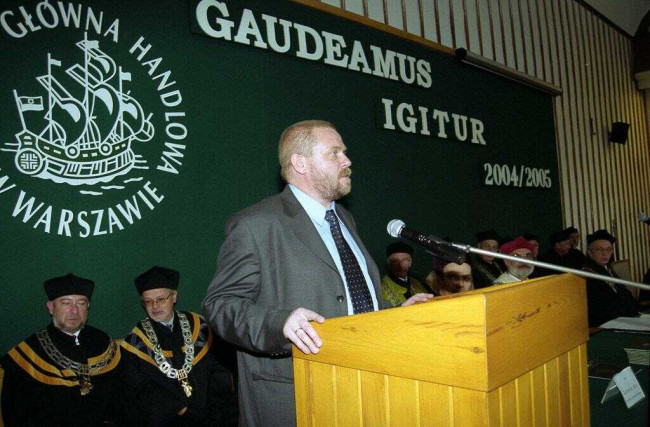 Inauguracja roku akademickiego 2004/2005. Wykład inauguracyjny wygłasza prof. Wojciech Morawski