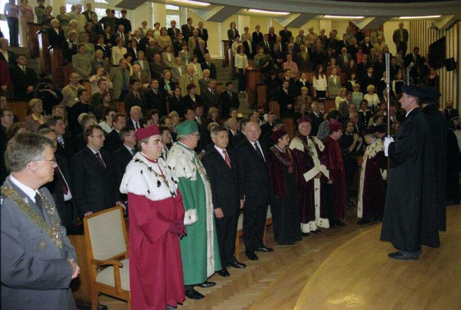 Inauguracja roku akademickiego 2004/2005. Goście i społeczność akademicka
