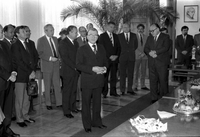 Inauguracja roku akademickiego 1987/1988  Spotkanie w Sali Senatu. Przemawia rektor prof. Zygmunt Bosiakowski