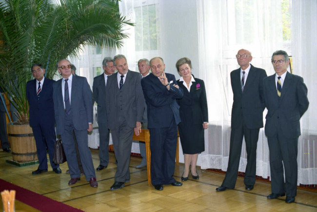 Inauguracja roku akademickiego 1990/1991. Spotkanie w Sali Senatu. Profesorowie: Adam Kurzynowski, Roman Kulczycki, Eufemia Tejchmann, Stanisław Ładyka, Eugeniusz Gorzelak, prof. Andrzej Luszniewicz