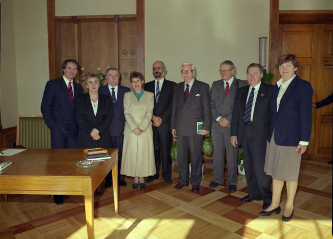 Inauguracja roku akademickiego 1994/1995. Spotkanie w Sali Senatu – od lewej: prof. Krzysztof Rutkowski, prof. Janina Jóźwiak,  Lech Wałęsa, prof.  Elżbieta Adamowicz, prof. Marek Rocki,  prof. Janusz Ziółkowski – minister stanu i szef kancelarii, prof. Janusz Beksiak, prof. Aleksander Müller, prof. Urszula Grzelońska 