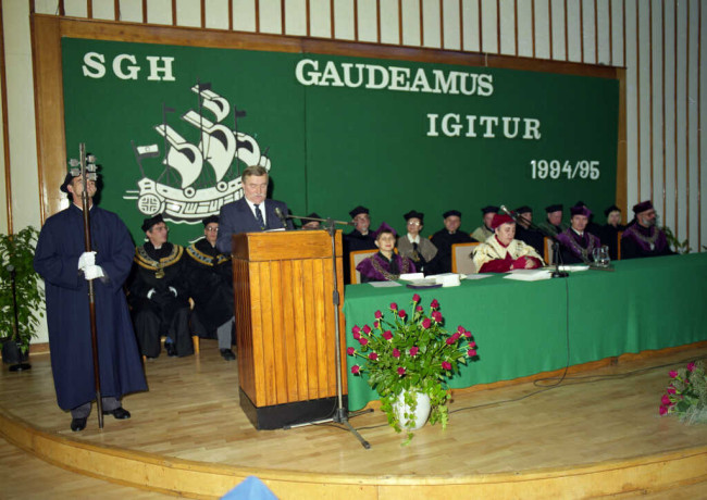 Inauguracja roku akademickiego 1994/1995. Przemawia Lech Wałęsa – Prezydent Rzeczypospolitej Polskiej