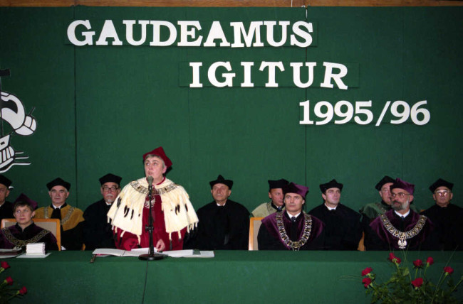 Inauguracja roku akademickiego 1995/1996. Przemawia rektor prof. Janina Jóźwiak