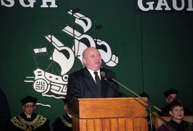 Inauguracja roku akademickiego 1995/1996. Przemawia dr Józef Oleksy – prezes Rady Ministrów