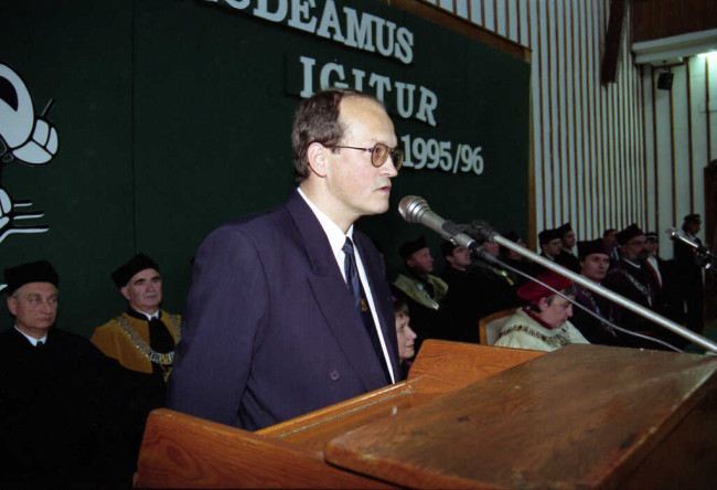 Inauguracja roku akademickiego 1995/1996.  Wykład inauguracyjny wygłasza prof. Andrzej Sławiński