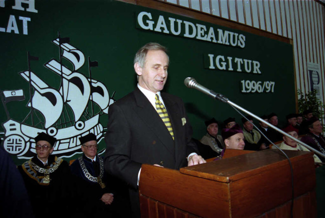 Inauguracja roku akademickiego 1996/1997. Wykład inauguracyjny wygłasza prof. Piotr Płoszajski
