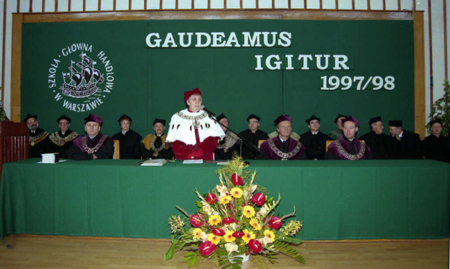 Inauguracja roku akademickiego 1997/1998. Profesorowie: Adam Noga – prorektor, Janina Jóźwiak – rektor, Marian Geldner – prorektor, Zbigniew Dworzecki – prorektor