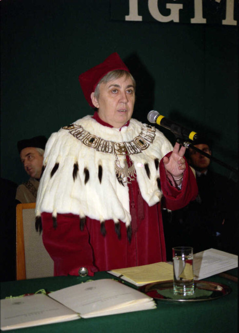 Inauguracja roku akademickiego 1998/1999. Przemawia rektor prof. Janina Jóźwiak