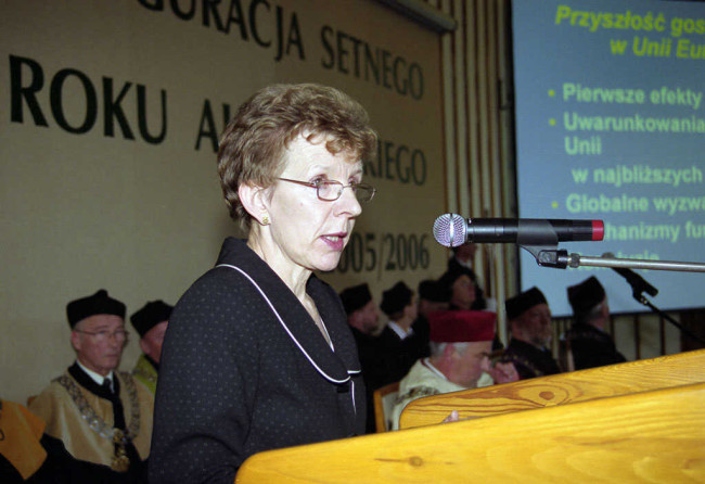 Inauguracja roku akademickiego 2005-2006. Wykład inauguracyjny wygłasza prof. Elżbieta Kawecka-Wyrzykowska