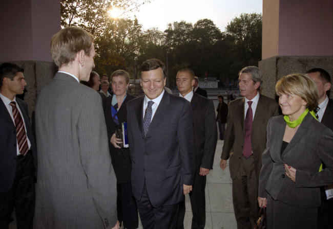 Inauguracja roku akademickiego 2006-2007. Powitanie gości – José Manuela Durão Barroso – przewodniczącego Komisji Europejskiej, prof. Danuty Hübner – komisarza ds. polityki regionalnej. Gości wita Tomasz Rusek – rzecznik prasowy SGH