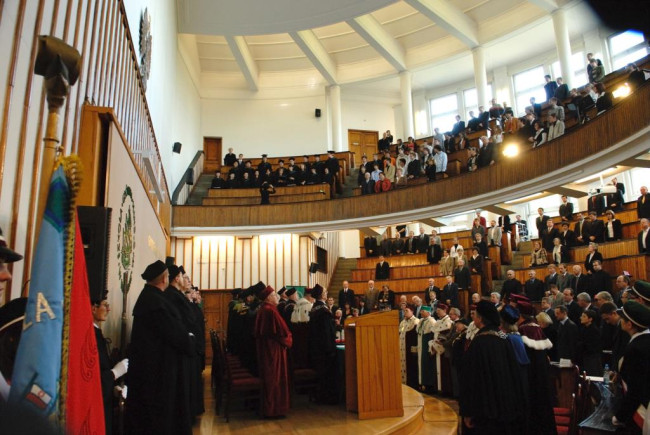 Inauguracja roku akademickiego 2007/2008. Senat Akademicki, goście i społeczność akademicka