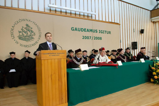 Inauguracja roku akademickiego 2007/2008. Przemawia Mikołaj Marchewka, przewodniczący Samorządu Studentów
