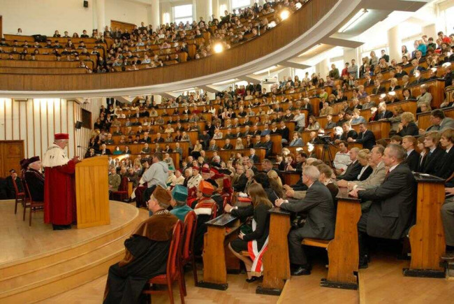 Inauguracja roku akademickiego 2009/2010. Na zdjęciu goście i społeczność akademicka