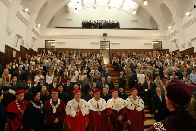 Inauguracja roku akademickiego 2011/2012. Na zdjęciu goście i społeczność akademicka