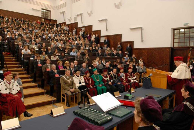 Inauguracja roku akademickiego 2011/2012. Na zdjęciu goście i społeczność akademicka