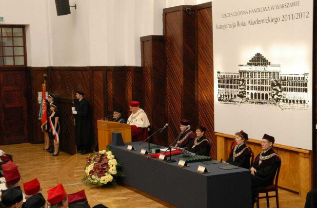 Inauguracja roku akademickiego 2011/2012. Przemawia rektor prof. Adam Budnikowski