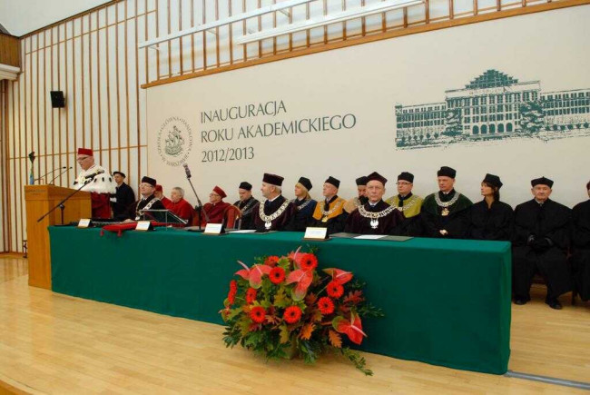 Inauguracja roku akademickiego 2012/2013. Przemawia rektor prof. Tomasz Szapiro